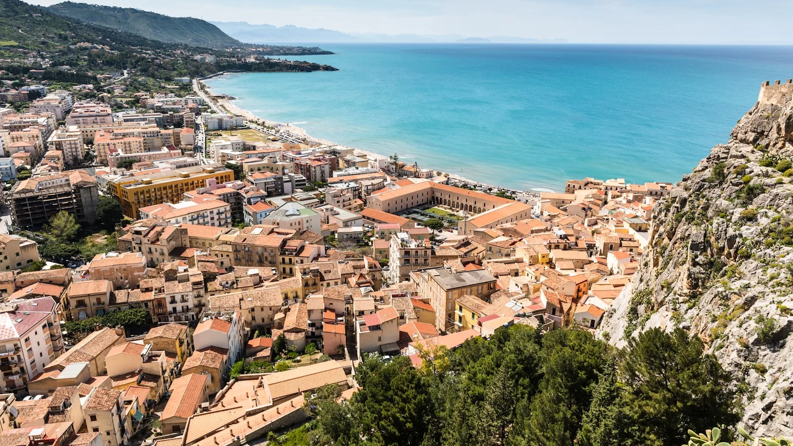 ️ Comprendre la géographie de Cefalù