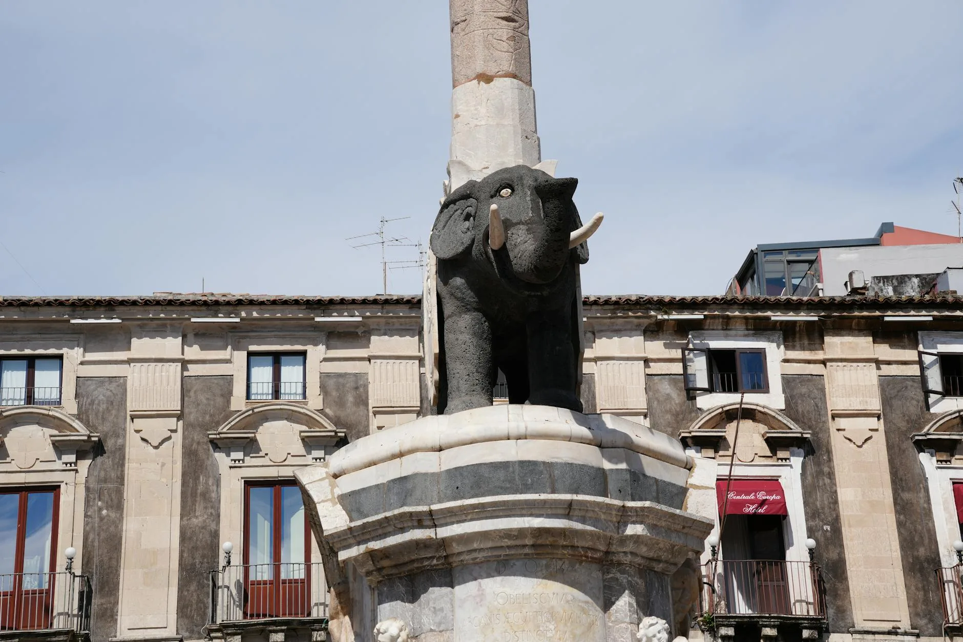 1. La Piazza del Duomo — Le cœur de Catane