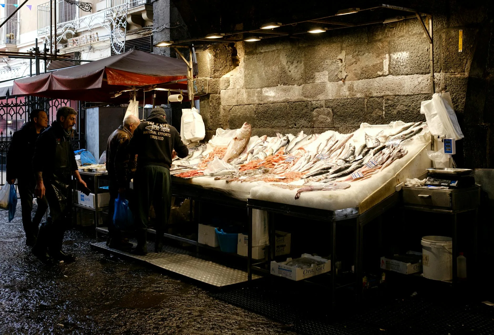 2. La Pescheria — Le marché aux poissons le plus spectaculaire de Sicile