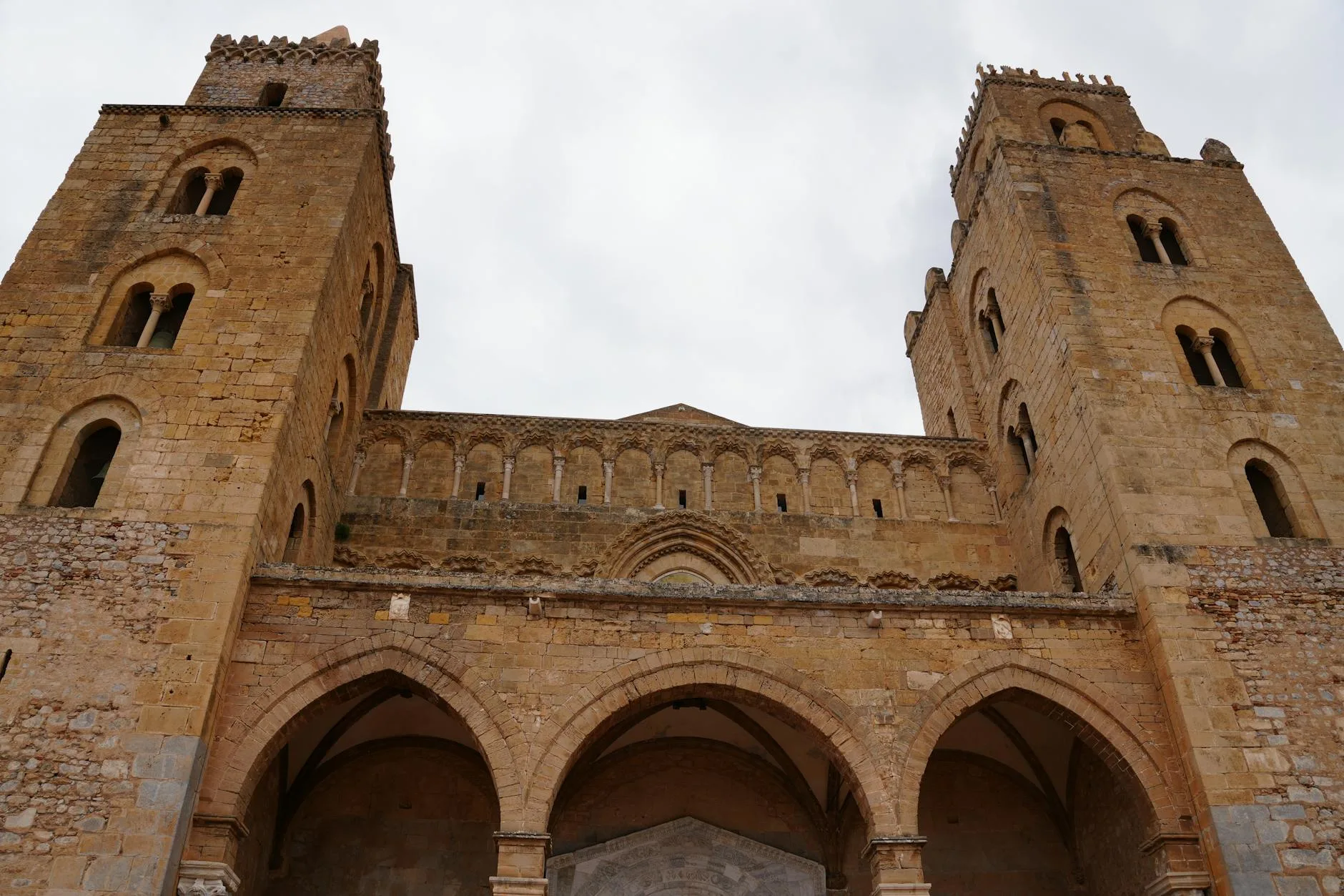 1. La cathédrale normande — Le joyau de Roger II