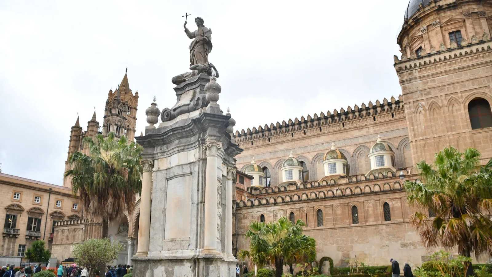 2. La cathédrale de Palerme — Cinq siècles d'histoire en une façade